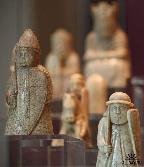 Резьба по кости (carved ivory) из разных музеев мира.