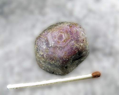 Ювелирные камни и образцы кристаллов