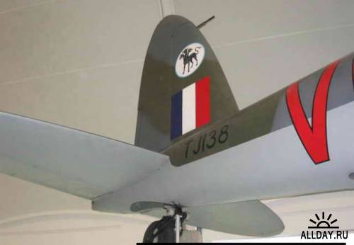 Английский бомбардировщик de Havilland Mosquito B35