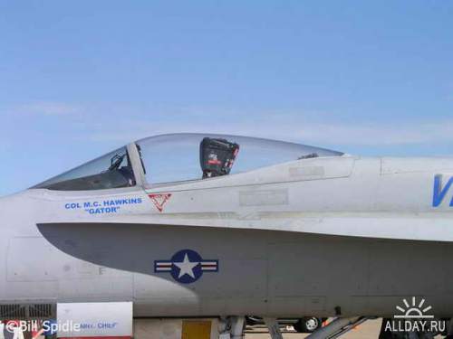 Фотообзор - американский палубный истребитель-бомбардировщикFA-18A Hornet