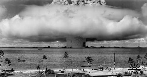 Операция «Crossroads»: фотоснимки испытания атомной бомбы
