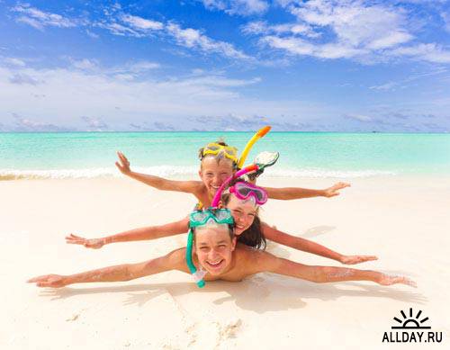 Дети на песчаном пляже | Children on the sandy beach