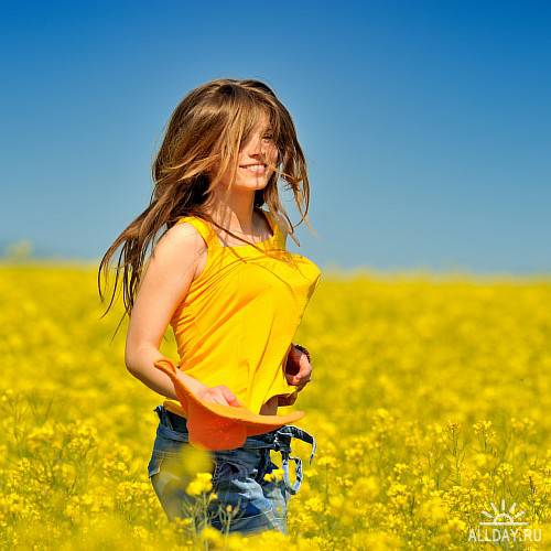Stock Photos - Девушка на летнем поле