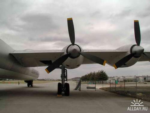 Фотообзор - американский стратегический бомбардировщик B-36J Peacemaker