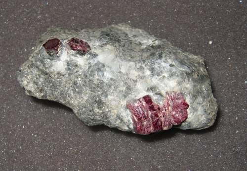 Ювелирные камни и образцы кристаллов