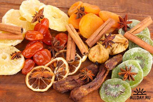 Dried fruits with cinnamon and anise
